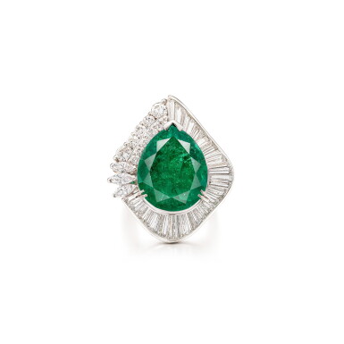 View full screen - View 1 of Lot 1796. EMERALD AND DIAMOND RING | 11.47克拉 「哥倫比亞」祖母綠 配 鑽石 戒指.