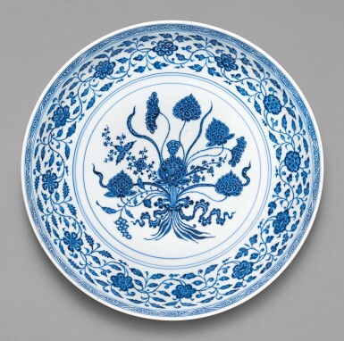 View full screen - View 1 of Lot 26. A FINE BLUE AND WHITE 'LOTUS BOUQUET' DISH, YONGZHENG MARK AND PERIOD | 清雍正 青花一束青蓮紋盤 《大清雍正年製》款.