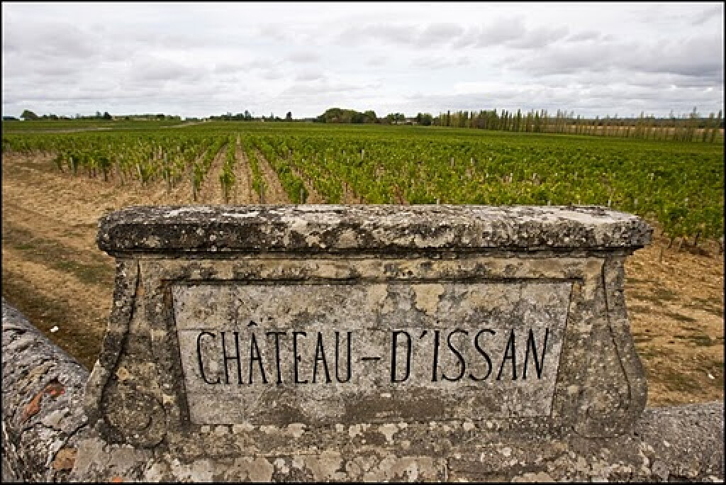 View full screen - View 1 of Lot 553. Château d'Issan 2005 (4 BT).