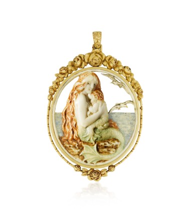 View full screen - View 1 of Lot 32. Pendentif ivoire | Ivory pendant.