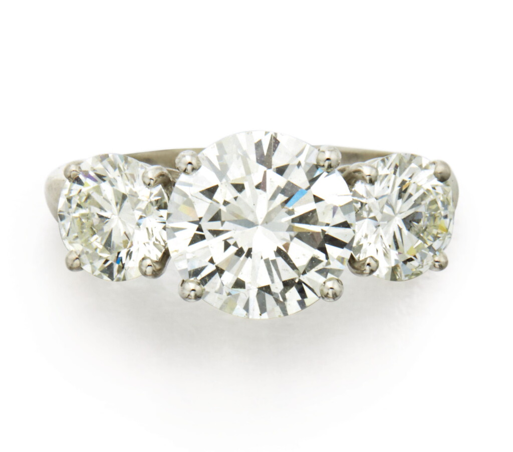 View full screen - View 1 of Lot 305. DIAMOND RING.