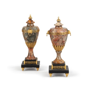 View full screen - View 1 of Lot 82. A pair of blue john and gilt bronze covered vases, English, circa 1830/1840 | Paire de vases couverts en spath fluor et bronze doré, Angleterre, vers 1830/1840.