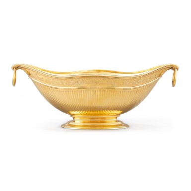 View full screen - View 1 of Lot 886. An American navette-form footed two-handled gold bowl, Tiffany & Co., New York, vers 1907-1920.