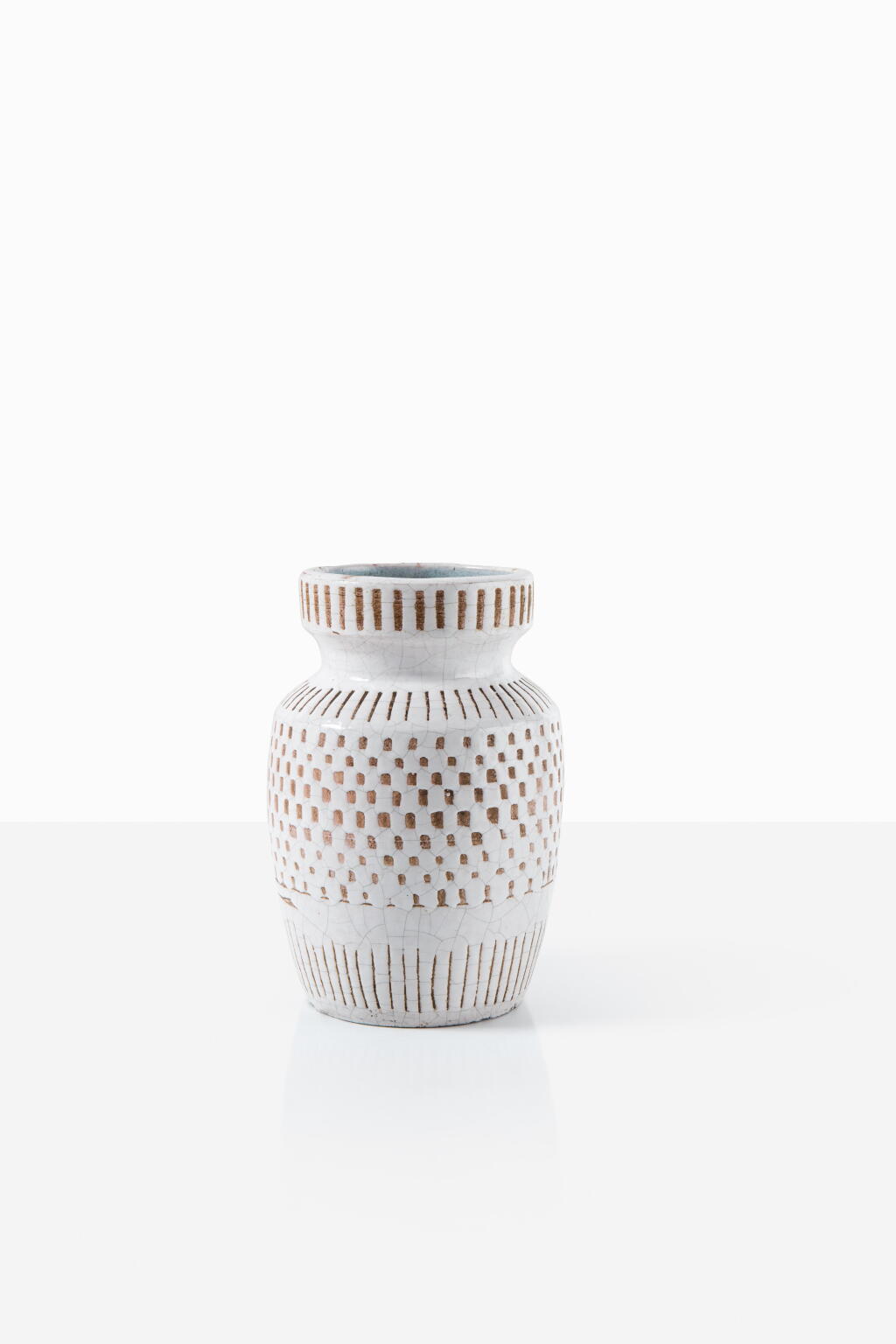 View full screen - View 1 of Lot 91. Vase.