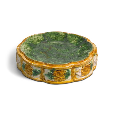 View full screen - View 1 of Lot 11. A rare sancai-glazed octafoil stacking dish, Late Tang / Liao dynasty.