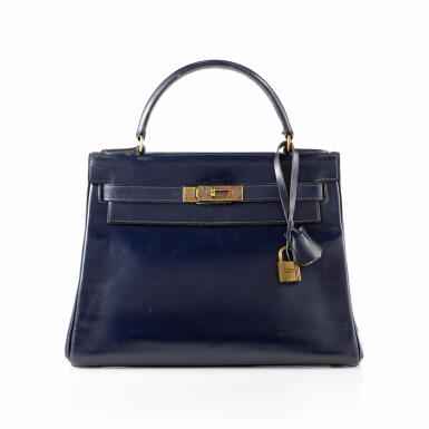 View full screen - View 1 of Lot 103. Navy Blue Box Retourne Kelly 28 Gold Hardware,1952 (Borsa Hermes Kelly 28 in pelle blu, 1952).