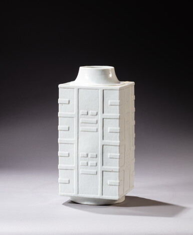 View full screen - View 1 of Lot 186. A white-glazed cong-form vase, Qing dynasty, 18th / 19th century | 清十八 / 十九世紀 白釉琮式瓶《大清乾隆年製》或仿款.