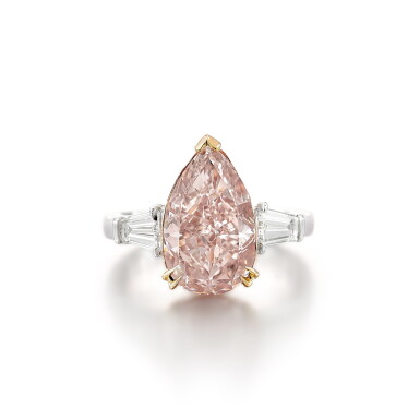 View full screen - View 1 of Lot 1829. Fancy Brownish Pink Diamond and Diamond Ring | 5.11克拉 彩棕粉紅色鑽石 配 鑽石 戒指.
