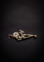 A hardstone and turquoise-inlaid gilt-silver 'mythical creature' belt hook, Western Han dynasty | 西漢 銀鎏金嵌寶異獸紋帶鉤