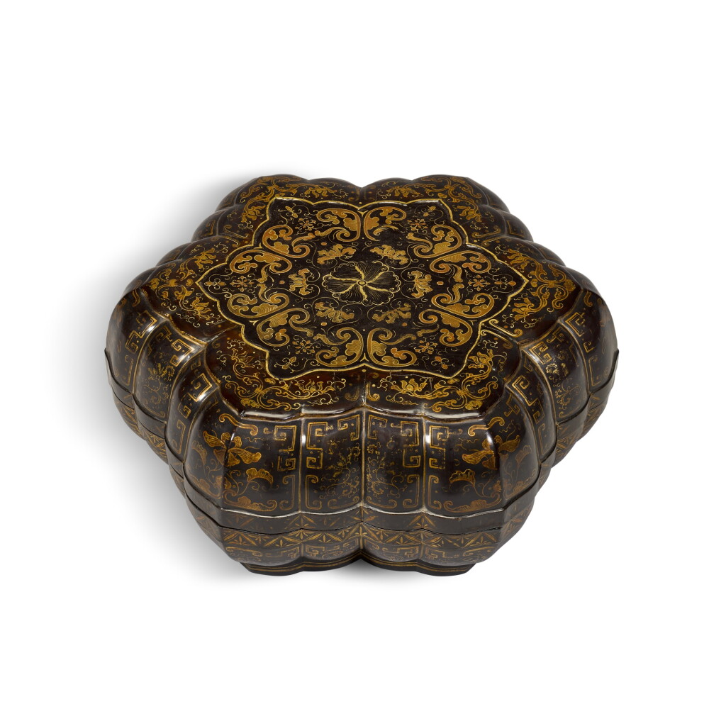 View full screen - View 1 of Lot 211. A gilt-decorated black-lacquer lobed box and cover, Qing dynasty, 18th century | 清十八世紀 黑漆描金蓮紋花式蓋盒.