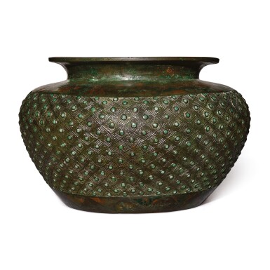 View full screen - View 1 of Lot 628. A RARE INLAID ARCHAISTIC BRONZE VESSEL (POU), MING DYNASTY.