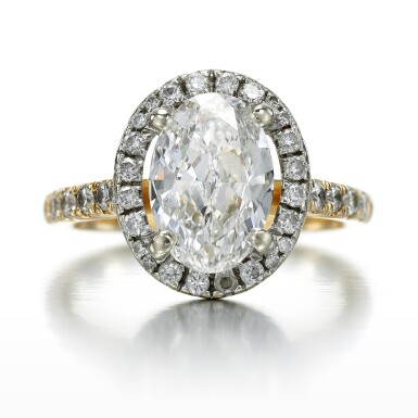 View full screen - View 1 of Lot 125. DIAMOND RING.
