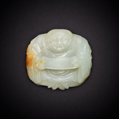 View full screen - View 1 of Lot 6919. A white and russet jade belt buckle, Qing dynasty, 18th century | 清十八世紀 白玉一團和氣帶扣.