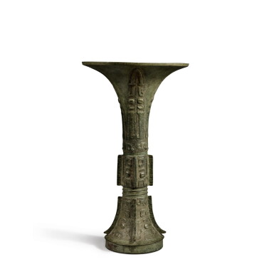 View full screen - View 1 of Lot 230. An exceptional inscribed archaic bronze ritual wine vessel (Gu), Late Shang dynasty | 商末 山父丁觚.