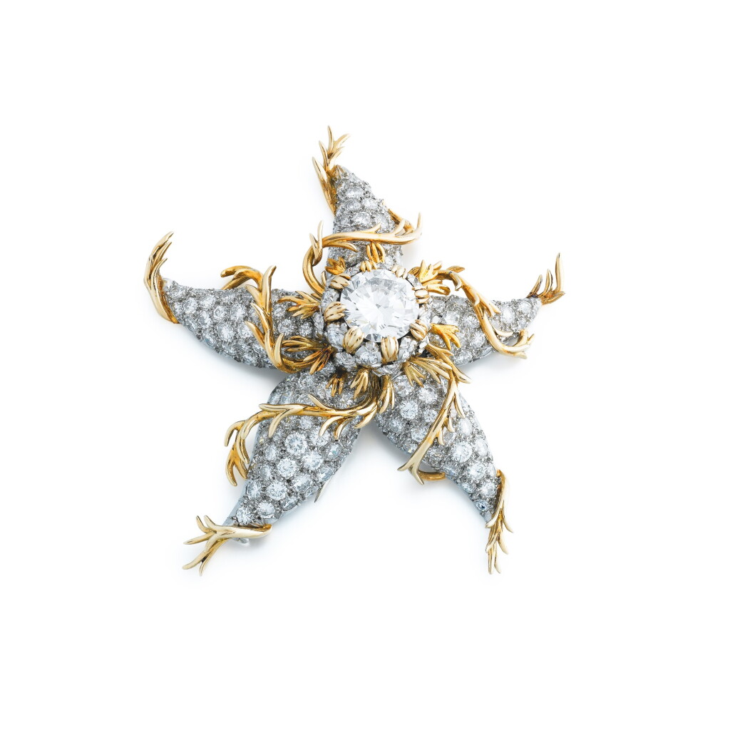 View full screen - View 1 of Lot 24. Diamond Brooch.