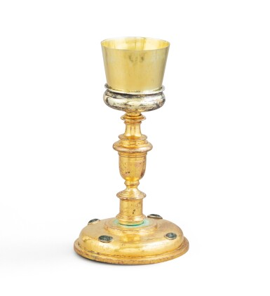 View full screen - View 1 of Lot 138. A gilt-copper, silver-gilt and enamelled large chalice, unmarked, probably Spain or South America, late 17th century | Grand calice en cuivre doré, vermeil et émaux, non poinçonné, probablement Espagne ou Amérique du sud, fin du XVIIe sièle.