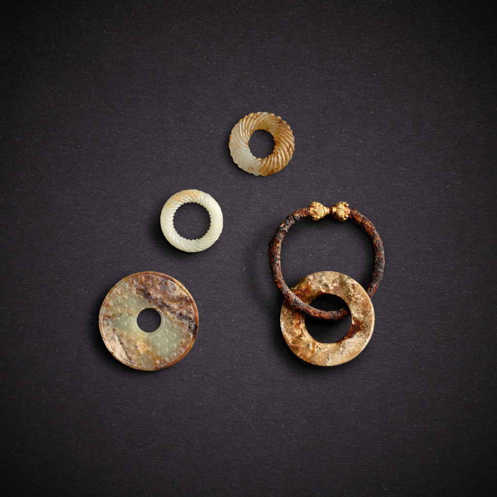 View full screen - View 1 of Lot 7891. Four small jade rings, Neolithic period - Han dynasty | 新石器時代至漢 玉環及瑗三件及玉璧一件.
