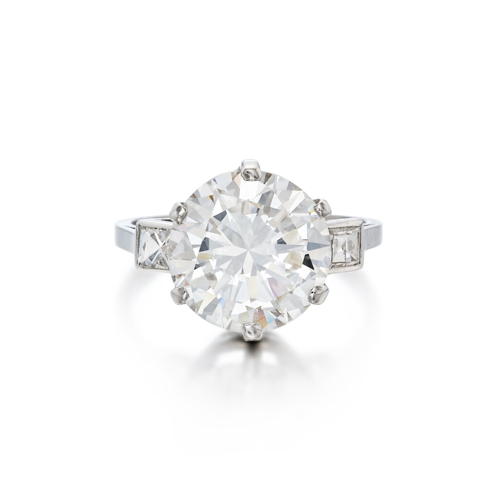 View full screen - View 1 of Lot 434. Diamond Ring.