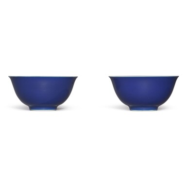 View full screen - View 1 of Lot 159. A fine and superb pair of blue-glazed bowls, Qianlong seal marks and period | 清乾隆 霽藍釉盌一對 《大清乾隆年製》款.
