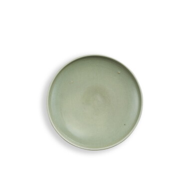 View full screen - View 1 of Lot 5586. A Yaozhou moon-white-glazed dish, Northern Song - Jin dynasty | 北宋至金 耀州窰月白釉盤.