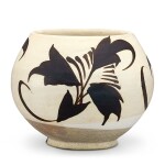 A CIZHOU BLACK-PAINTED 'FLORAL' JAR NORTHERN SONG DYNASTY | 北宋 磁州白地黑彩花葉紋罐