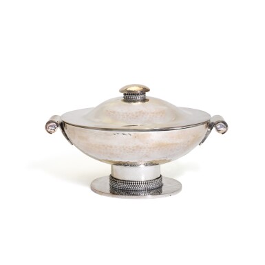 View full screen - View 1 of Lot 47. JEAN DESPRÉS | TUREEN.