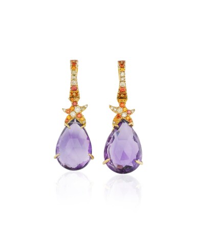 View full screen - View 1 of Lot 153. Paire de pendants d'oreille améthystes, saphirs et diamants | Pair of amethyst, sapphire and diamond pendent earrings.