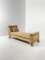 Lit de repos en bois doré à la mecca et rechampi crème d'époque néoclassique, Italie, vers 1810, ayant très probablement appartenu à Caroline Murat, reine de Naples
