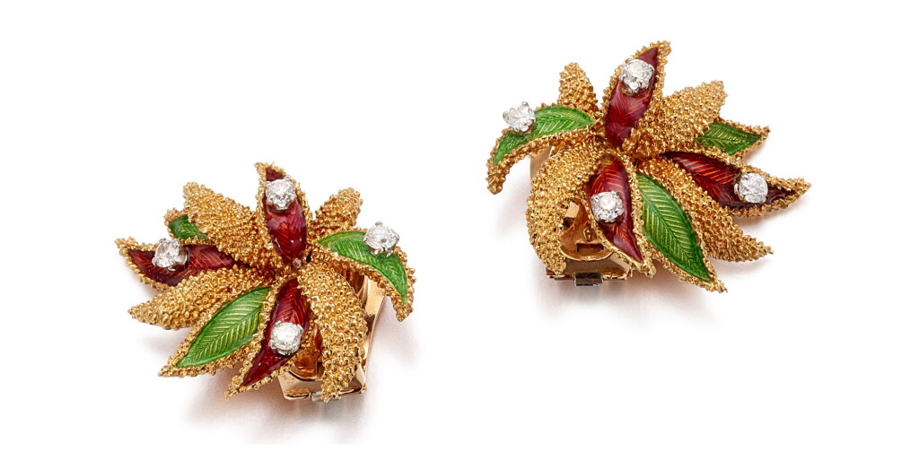 View full screen - View 1 of Lot 1085. VAN CLEEF & ARPELS | PAIR OF ENAMEL AND DIAMOND EAR CLIPS | 梵克雅寶 琺琅彩 配 鑽石 耳環一對 .