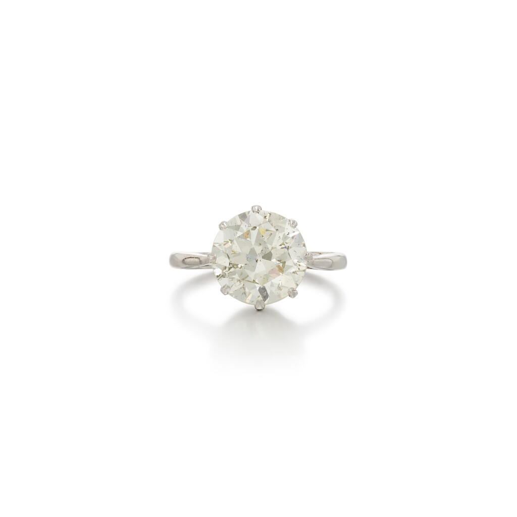 View full screen - View 1 of Lot 79. Diamond Ring.