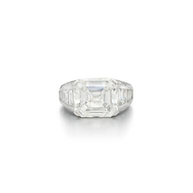 View full screen - View 1 of Lot 259. Diamond ring | Anello in diamanti .