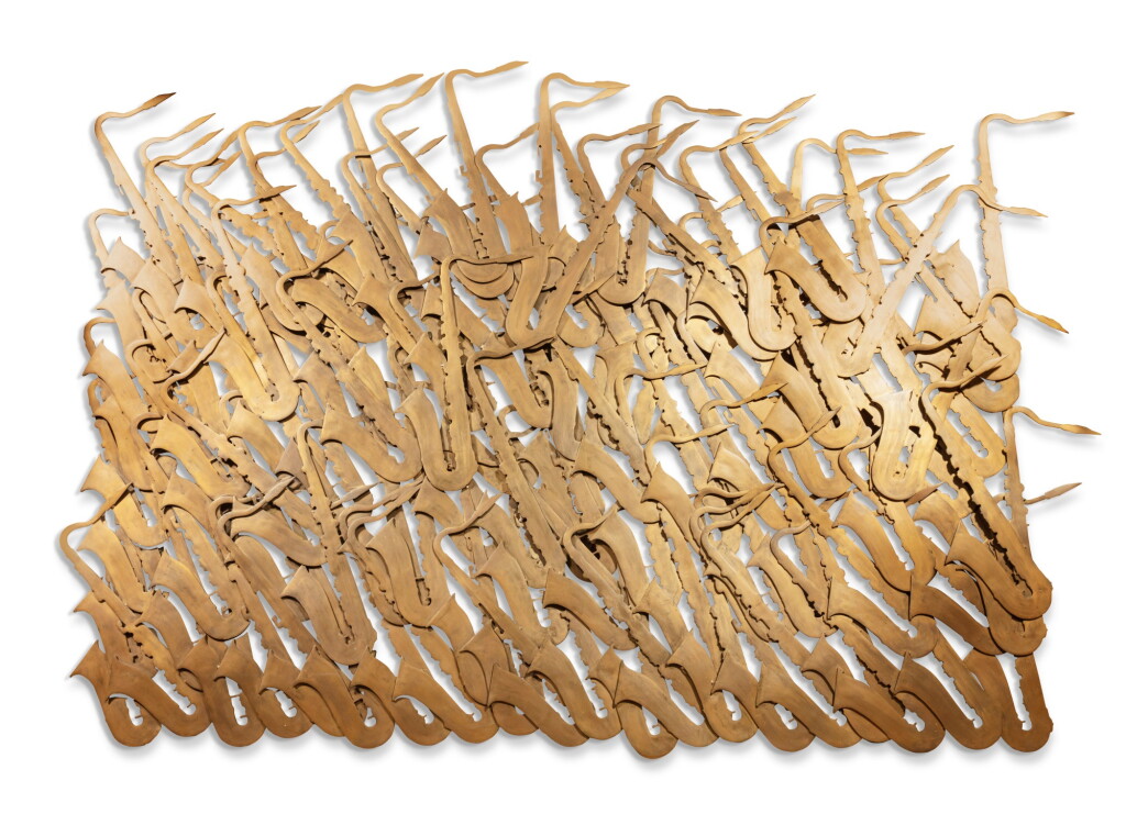 View full screen - View 1 of Lot 528. Accumulation de saxophones.