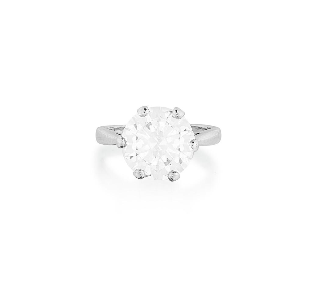 View full screen - View 1 of Lot 212. Bague diamant | Diamond ring.