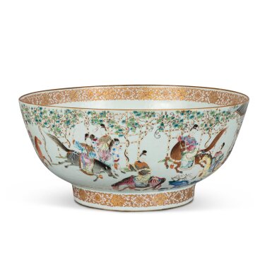 View full screen - View 1 of Lot 155. A Rare Chinese Export Famille-Rose ‘Sui Tang Yan Yi’ Punch bowl, Qing Dynasty, Qianlong Period | 清乾隆 粉彩隋唐演義圖大盌.