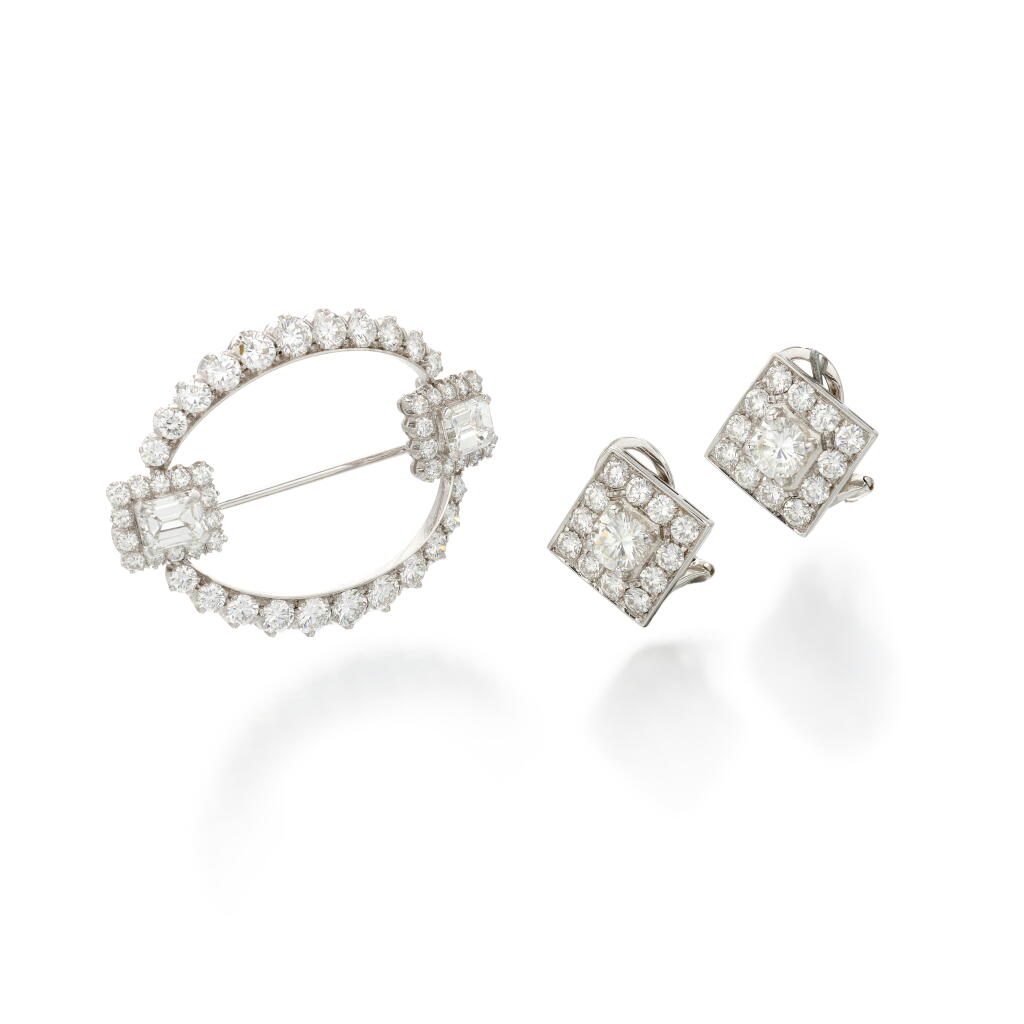 View full screen - View 1 of Lot 69. Diamond brooch and ear clips (Spilla e orecchini in diamanti).