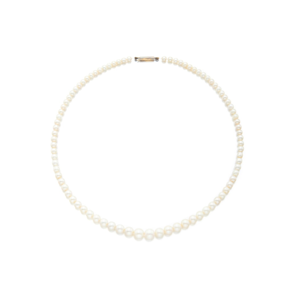 View full screen - View 1 of Lot 708. Natural pearl necklace.