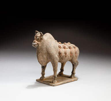 View full screen - View 1 of Lot 90. A painted grey earthenware figure of an ox, Northern Wei dynasty | 北魏 灰陶彩繪牛.