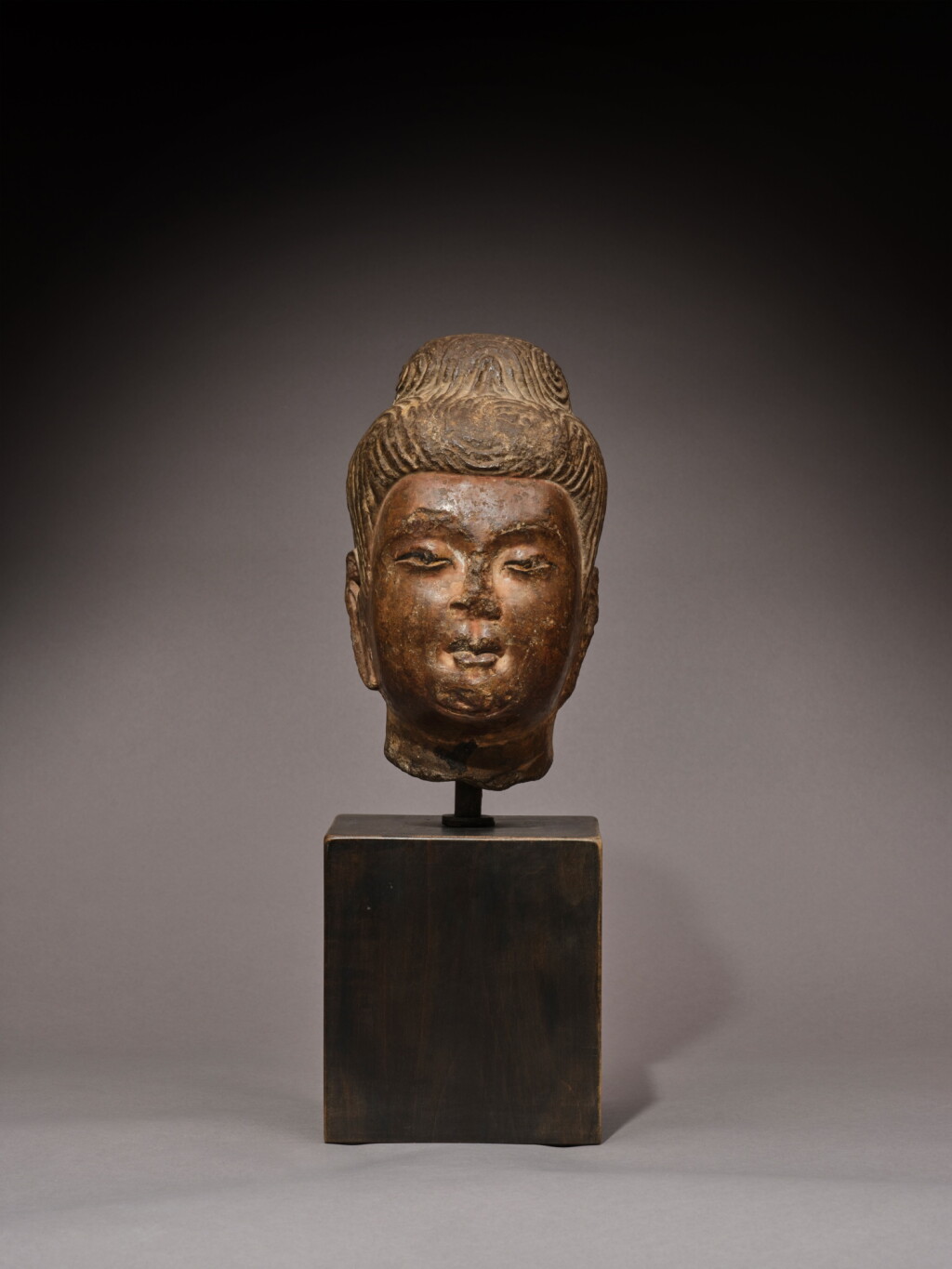 View full screen - View 1 of Lot 121. A stone head of Buddha, Tang dynasty | 唐 石雕佛首像.