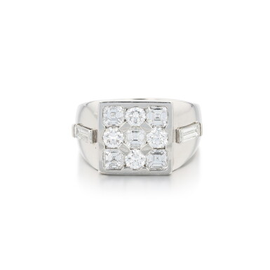 View full screen - View 1 of Lot 211. Bague diamants | Diamond ring .