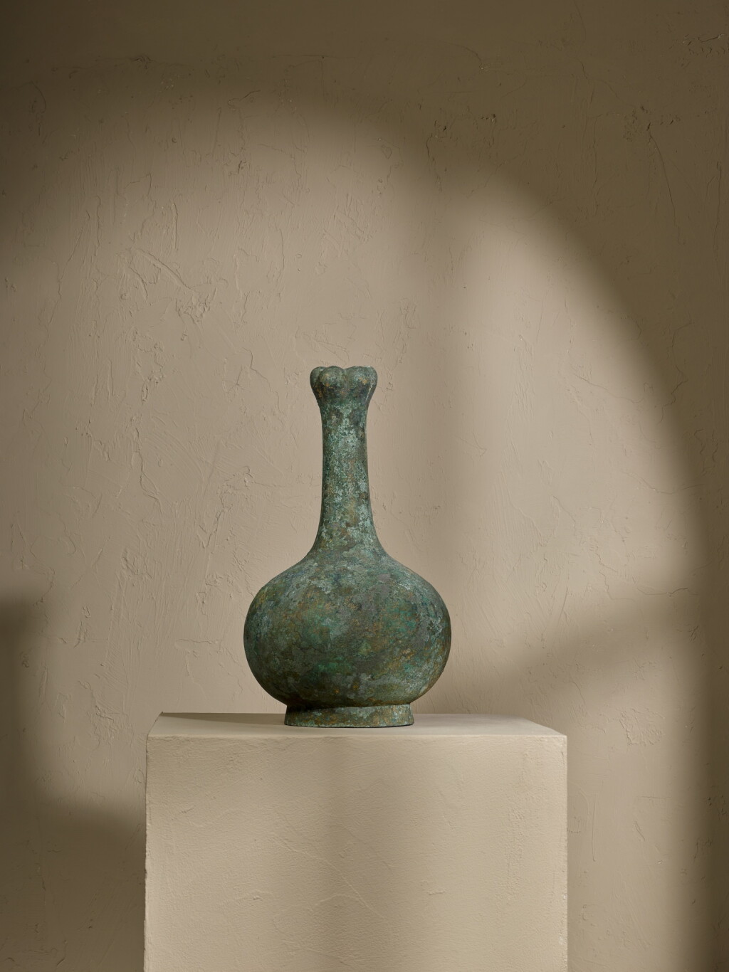 View full screen - View 1 of Lot 208. A bronze garlic-mouth vase, Han dynasty | 漢 銅蒜頭瓶.
