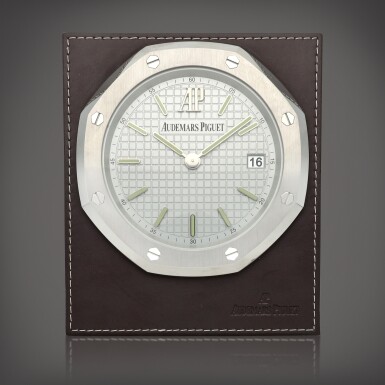 View full screen - View 1 of Lot 641. Desk Royal Oak, Reference MG.GI.MS.90008.US.XX.07.01 Stainless steel desk time clock with date Circa 2020.