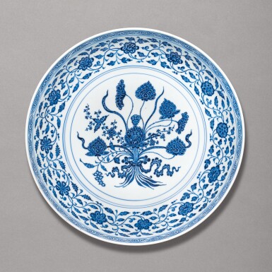 View full screen - View 1 of Lot 33. A FINE BLUE AND WHITE 'LOTUS BOUQUET' DISH, YONGZHENG MARK AND PERIOD | 清雍正 青花一把蓮紋盤 《大清雍正年製》款.