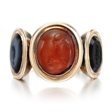 View full screen - View 1 of Lot 125. Carnelian and onyx intaglio ring, late 18th century.