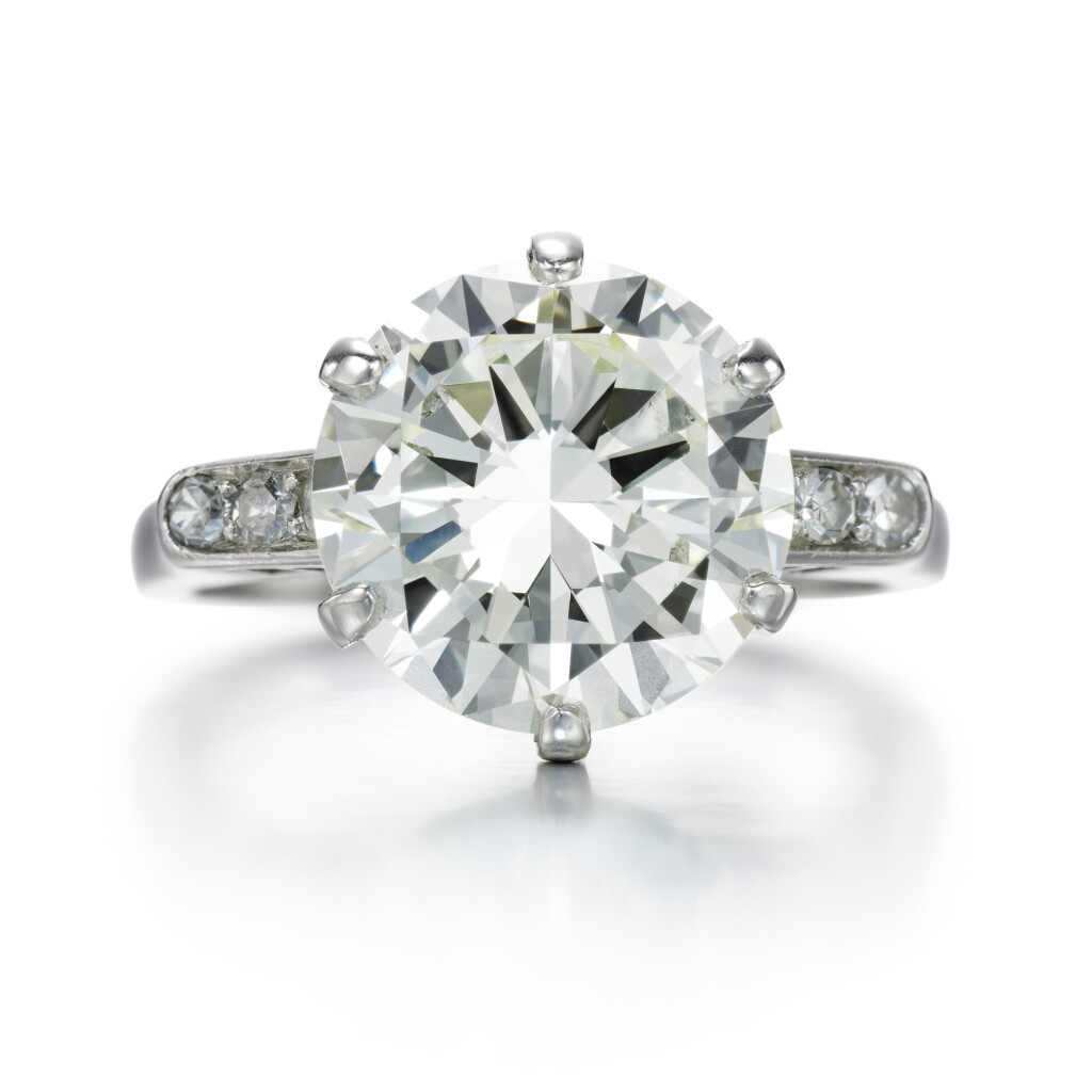 View full screen - View 1 of Lot 74. DIAMOND RING.