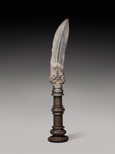View full screen - View 1 of Lot 225. A large bronze spear head, South India, Tanjore, 17th century.