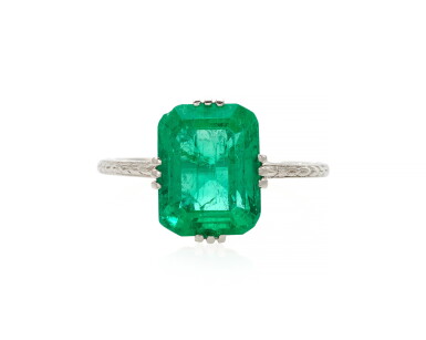 View full screen - View 1 of Lot 10. EMERALD RING (ANELLO CON SMERALDO) .