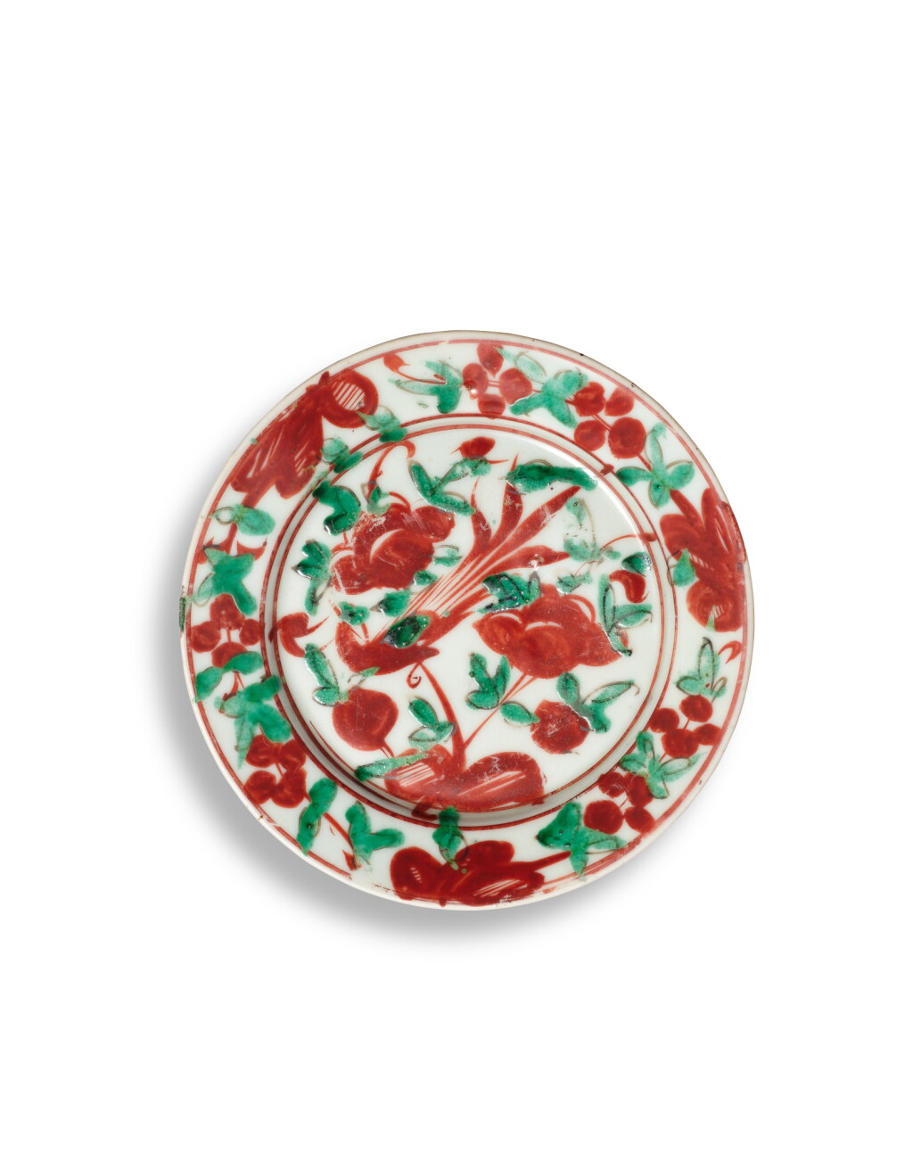 View full screen - View 1 of Lot 5172. A Swatow polychrome-enamelled 'floral' dish, 17th century | 十七世紀 漳州窰紅綠彩花鳥紋盤.