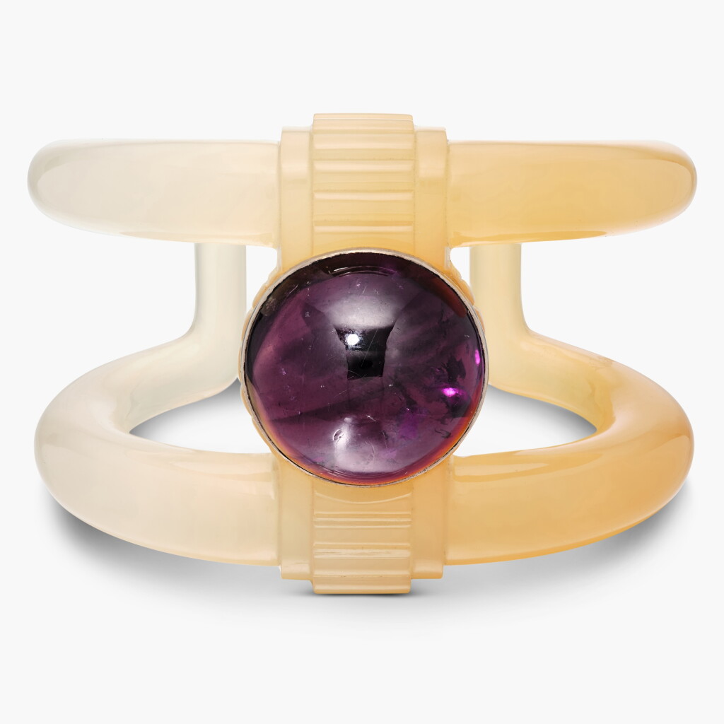 View full screen - View 1 of Lot 40. Chalcedony and Amethyst Cuff-Bracelet 玉髓 配 紫水晶 手鐲.