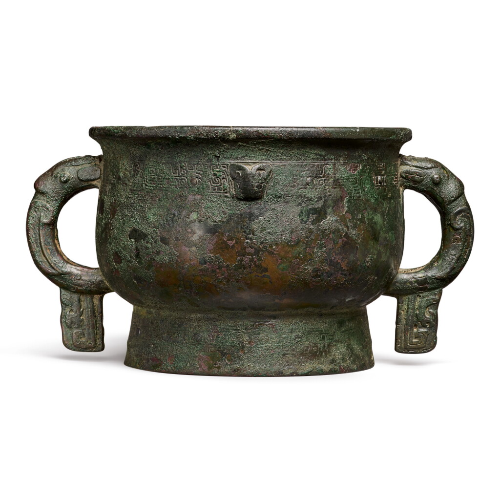 View full screen - View 1 of Lot 193. An important documentary archaic bronze ritual food vessel (Gui), Late Shang dynasty, probably c. 1072 BC | 商末 或約公元前1072年 小子□簋.