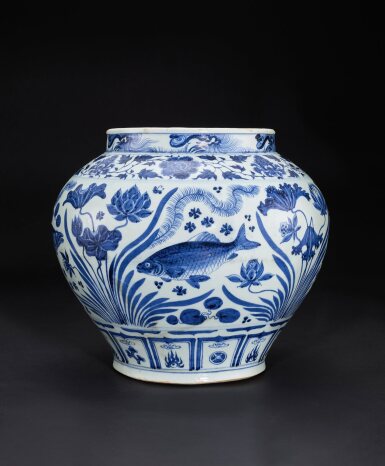View full screen - View 1 of Lot 6. An important and exceptionally painted blue and white 'fish' jar, guan, Yuan dynasty | 元 青花魚藻紋大罐.
